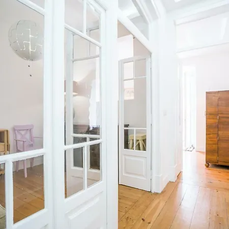Apartment River View- Central Location *