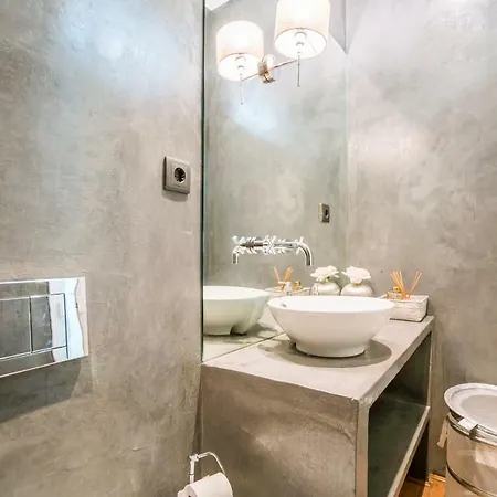 River View- Central Location Apartment *