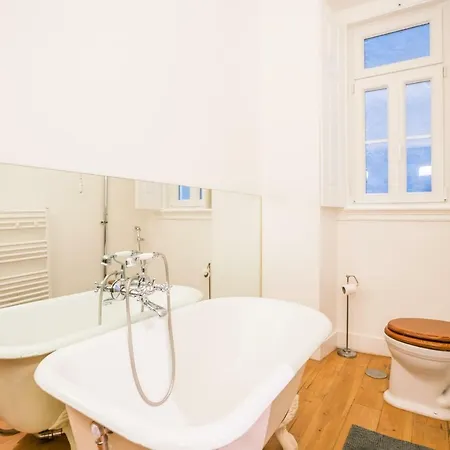 River View- Central Location Apartment